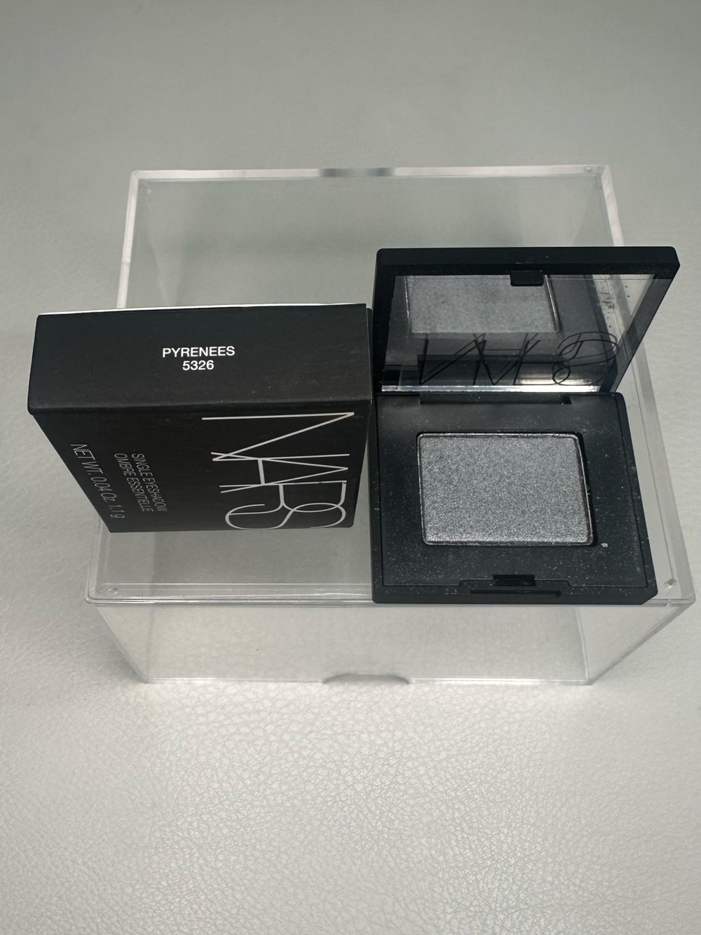 NARS silver eyeshadow - Picture 2 of 4